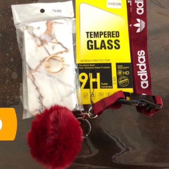 New lanyard,screen protector,phone case and pompom - Picture 4 of 9